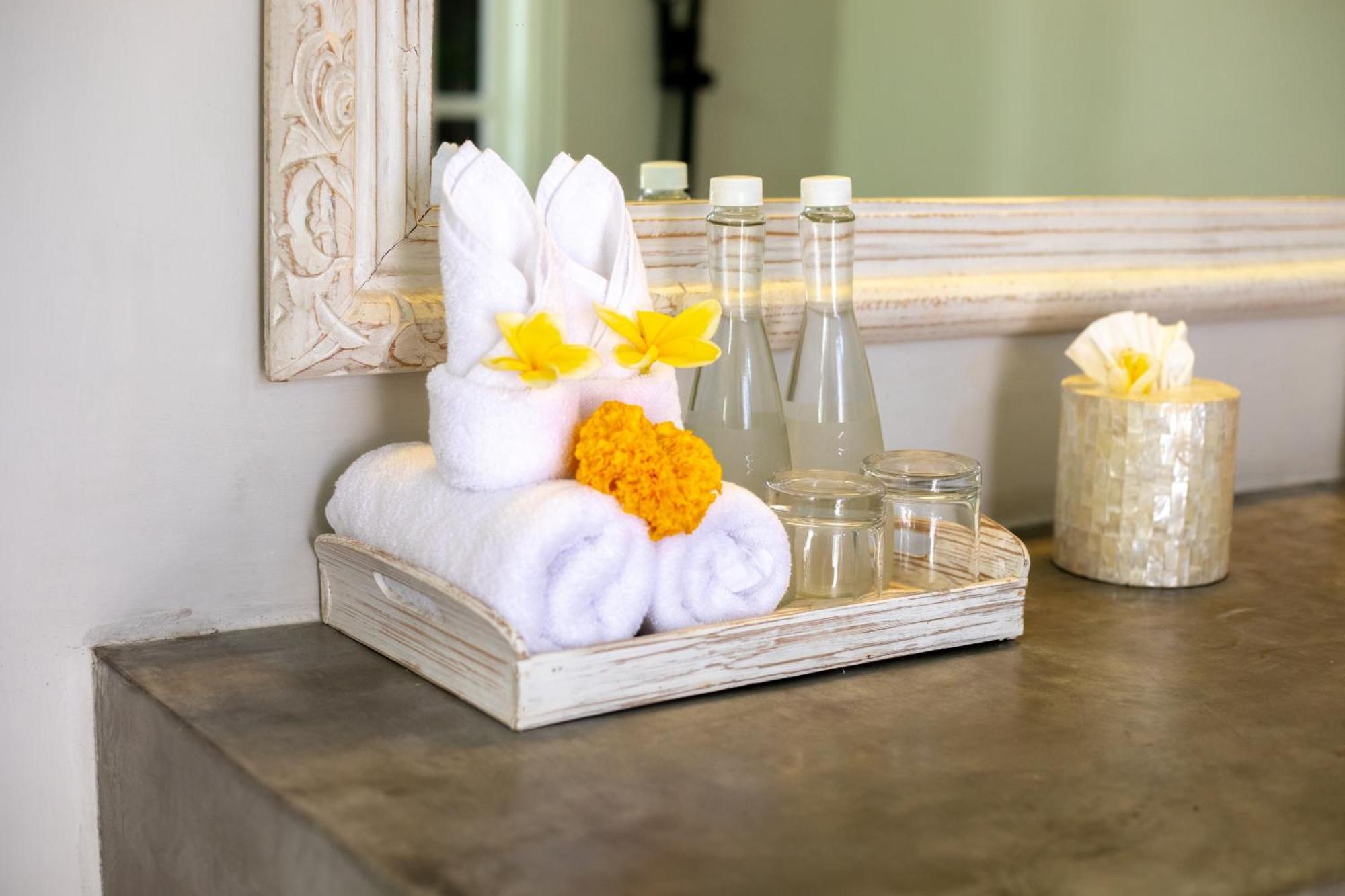 Villa Lodek Deluxe Seminyak Eksteriør bilde