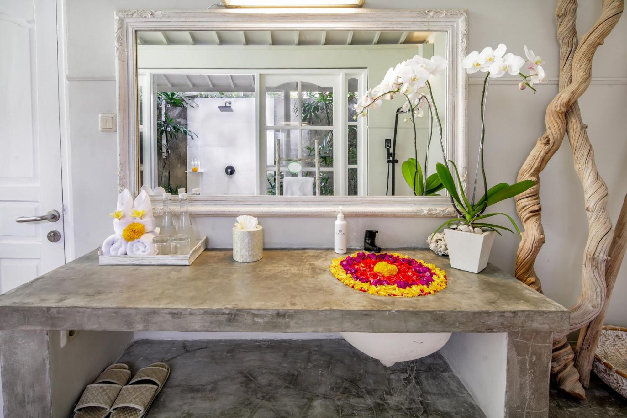Villa Lodek Deluxe Seminyak Eksteriør bilde