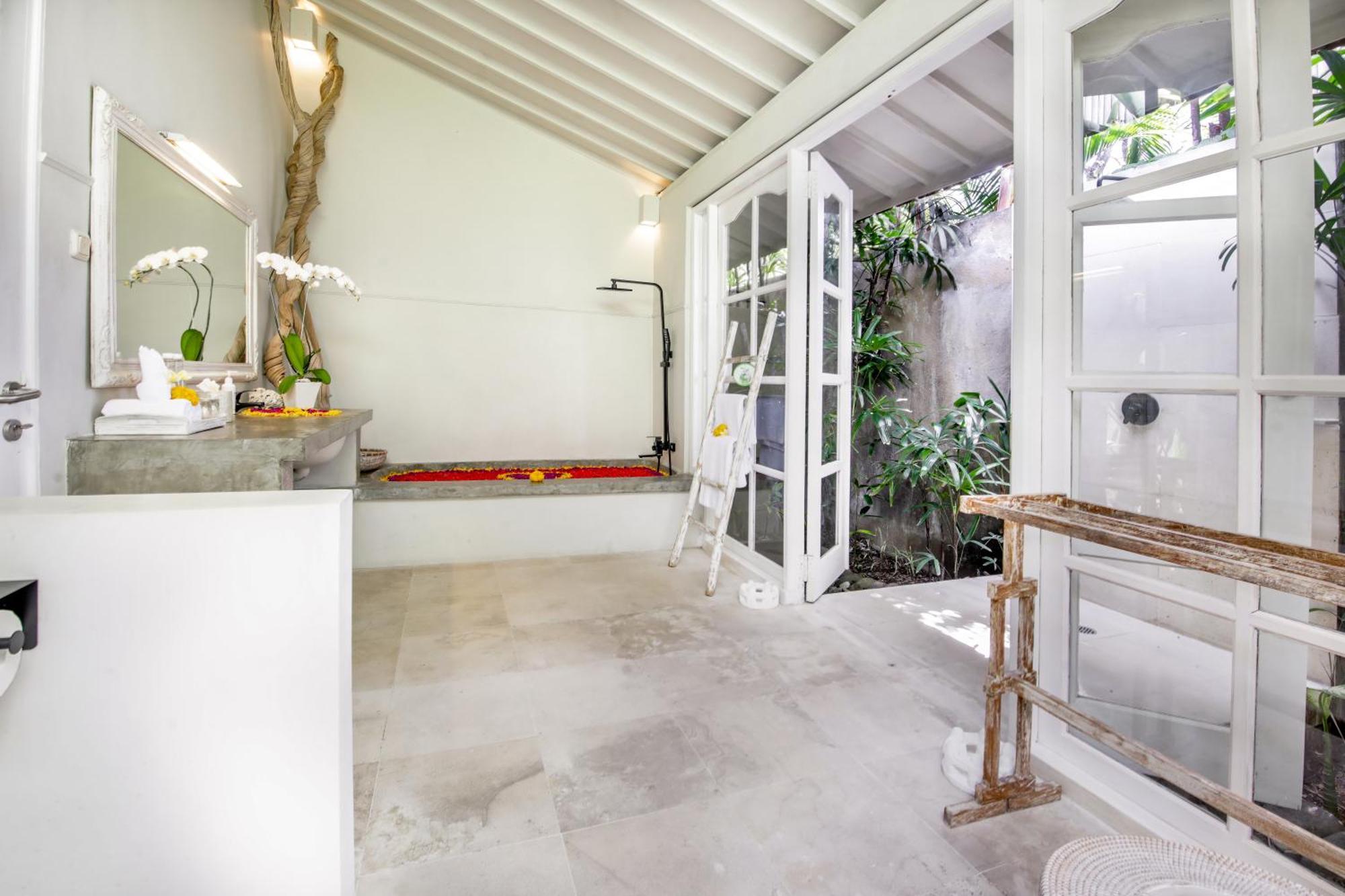 Villa Lodek Deluxe Seminyak Eksteriør bilde